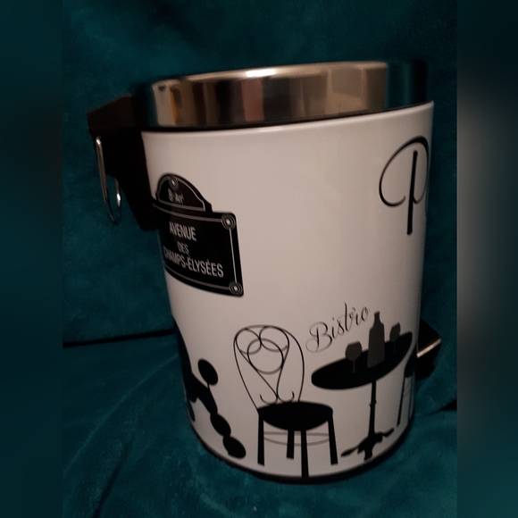 Bedroom or Powder room pedal bin - Picture 4 of 11